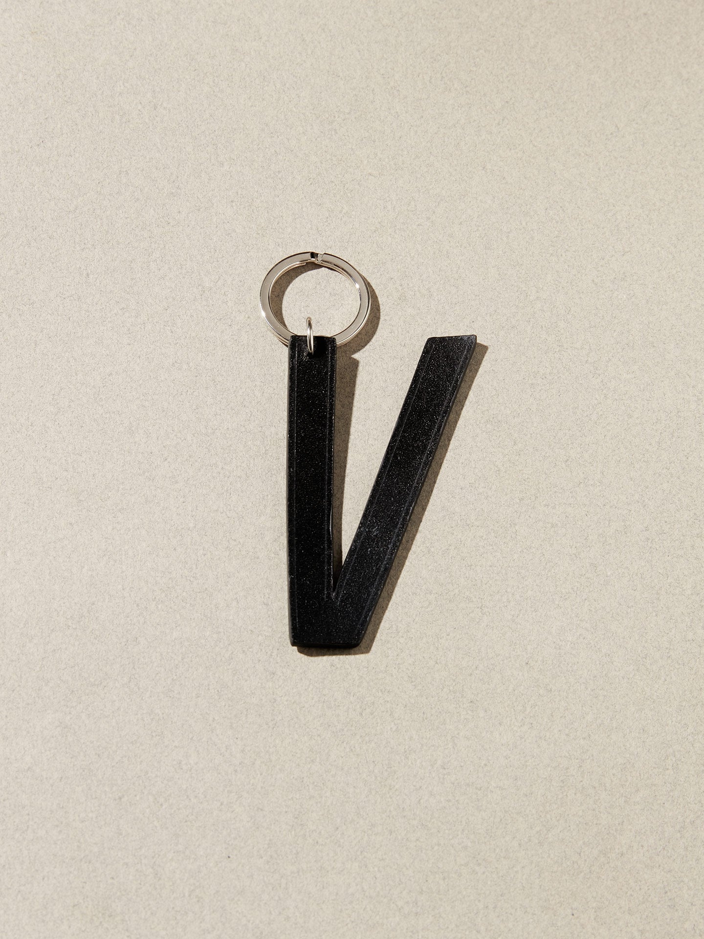 Keyring Letter V